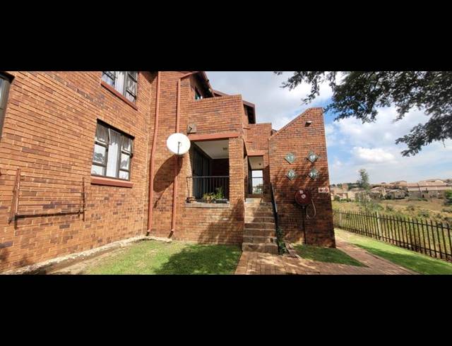 3 BEDROOM TOWNHOUSE FOR SALE IN ELANDSFONTEIN